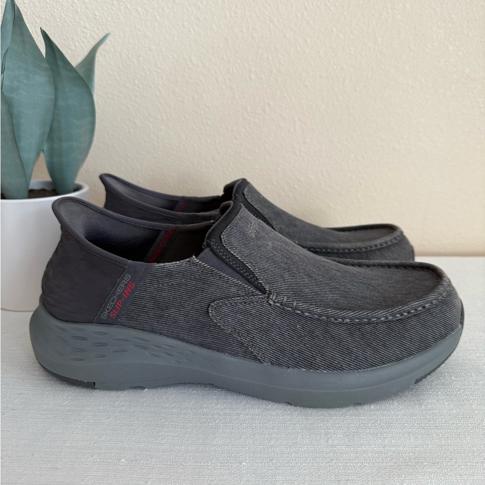 Skechers Gray Canvas GoGo Mat Arch Slip-On Sneakers